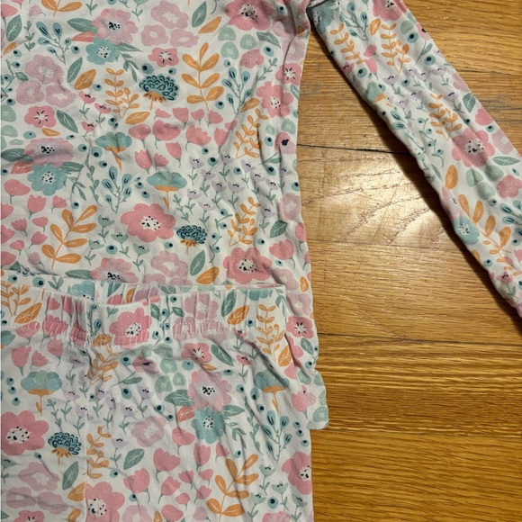 Caden Lane floral pajamas 4T in excellent shape! - Picture 3 of 3